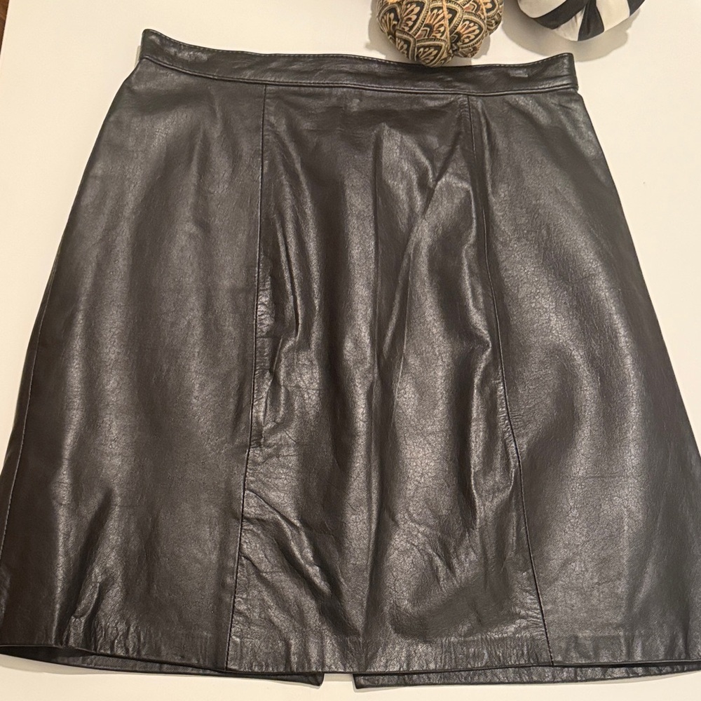 Elegant Black Mini Leather Skirt